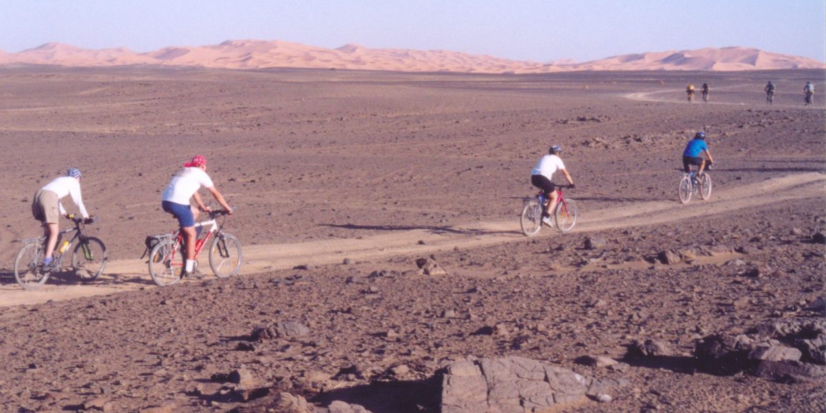 Erg_chebbi_cyclists